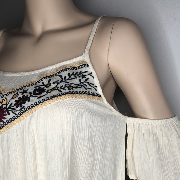 Cold Shoulder Boho Style top - Picture 7 of 9